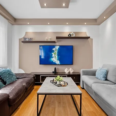 Bane, 70m From The Sea, 8 Pax * オミシュ