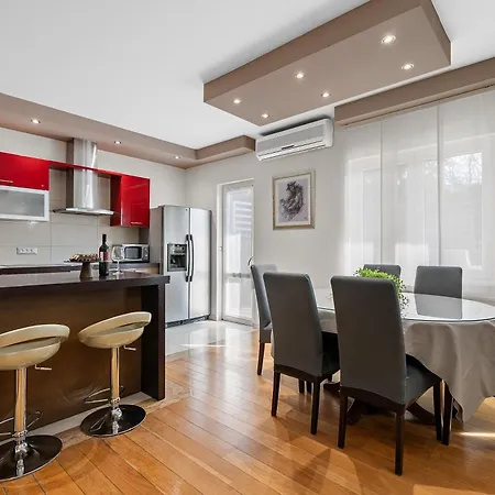 Bane, 70m From The Sea, 8 Pax *