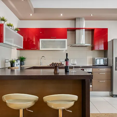 Bane, 70m From The Sea, 8 Pax アパート オミシュ