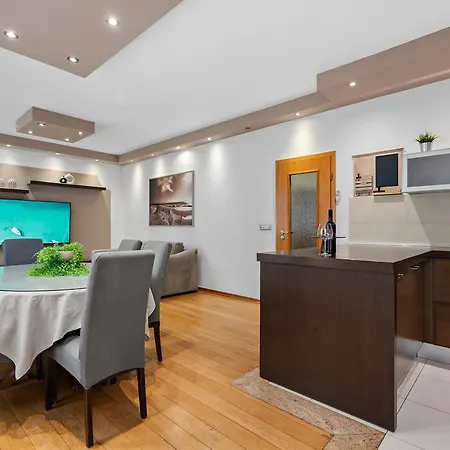 Bane, 70m From The Sea, 8 Pax アパート