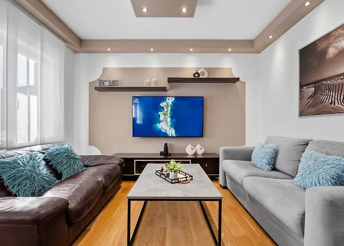 Bane, 70m From The Sea, 8 Pax * オミシュ