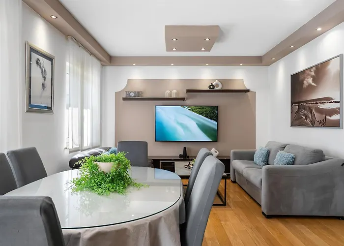 Bane, 70m From The Sea, 8 Pax