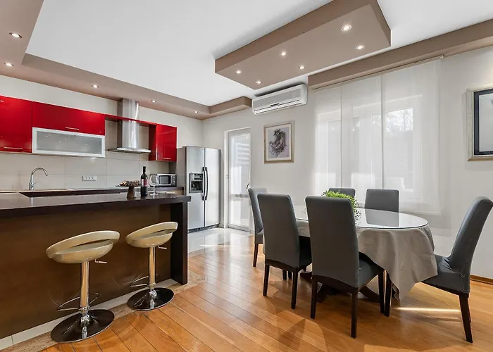 Bane, 70m From The Sea, 8 Pax *