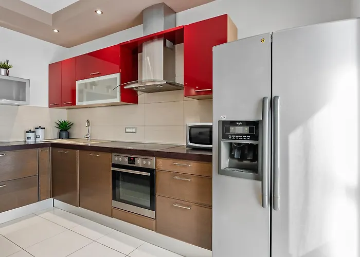 Bane, 70m From The Sea, 8 Pax * オミシュ