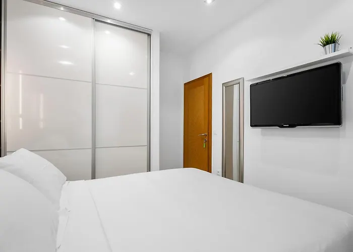 Bane, 70m From The Sea, 8 Pax オミシュ