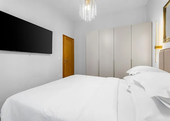 Bane, 70m From The Sea, 8 Pax *